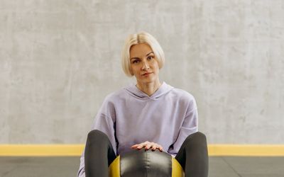 Soft blankets and a mat ready for a session